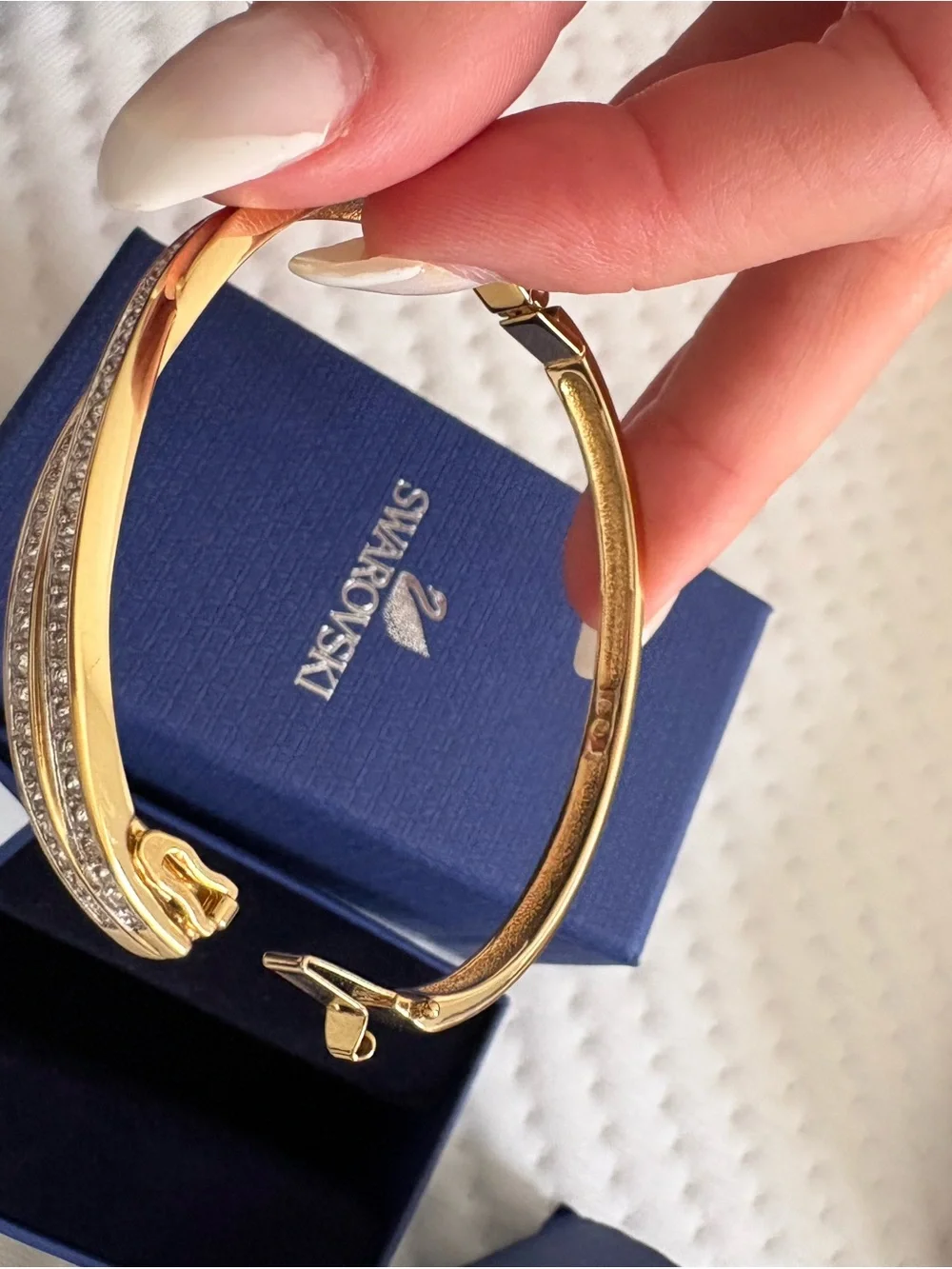 NWT Swarovski Gold Crystal Pavé Twist Bangle Bracelet jewerly